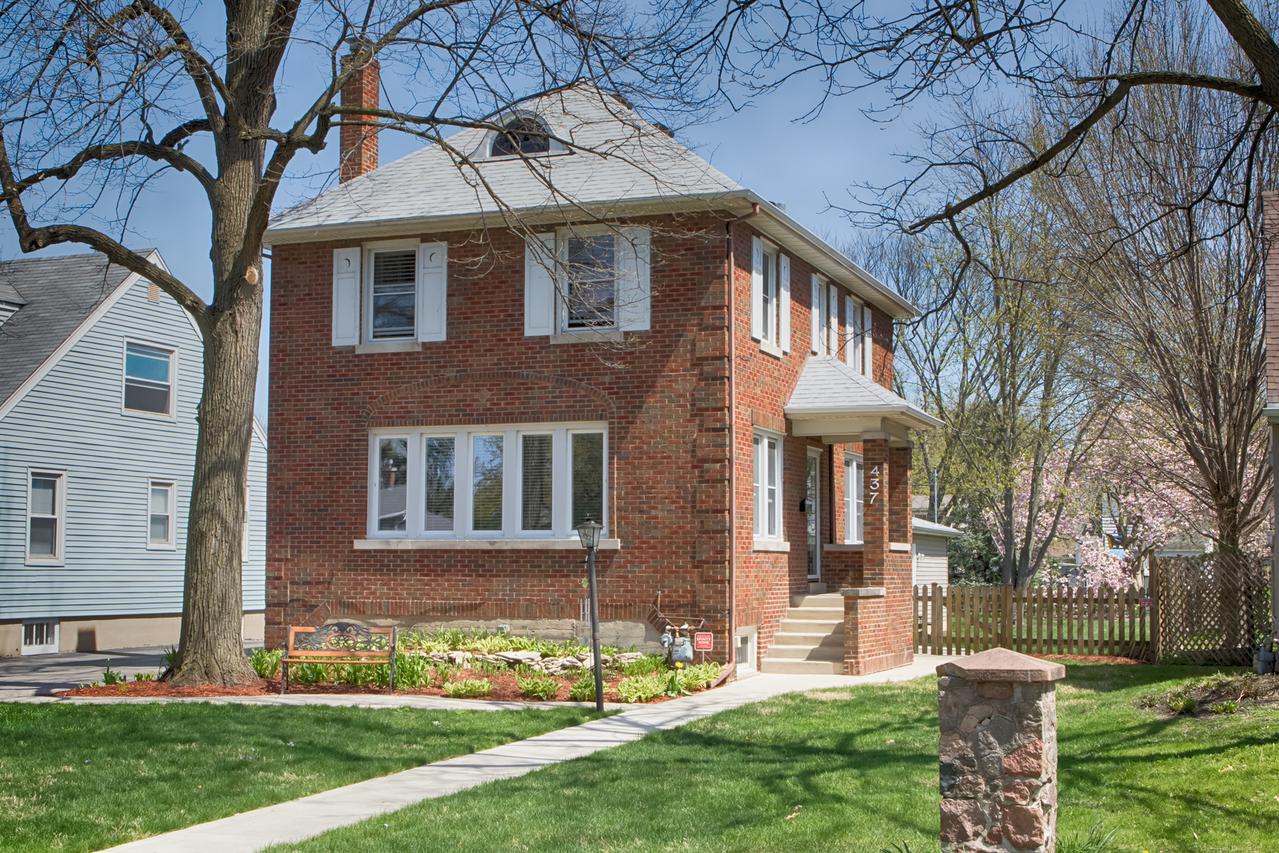 437 S Harvard Ave., Villa Park, IL 60181