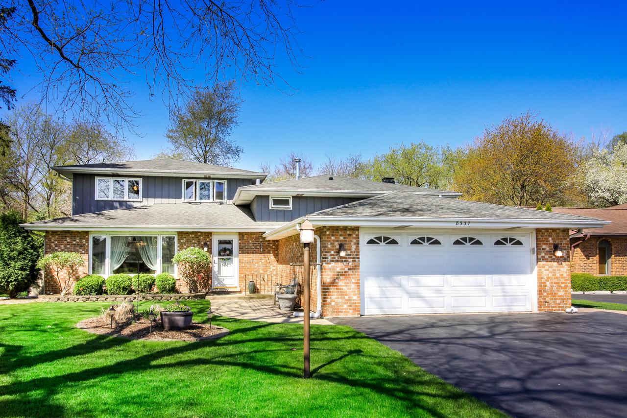 8537 Candlelight Dr., Willow Springs, IL 60480
