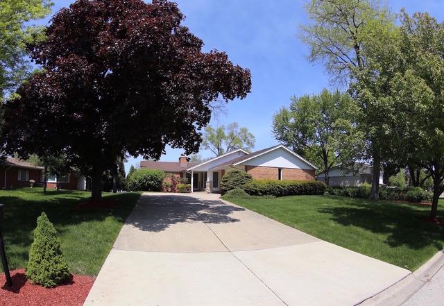 2910 S Briarwood Dr., Arlington Heights, IL 60005