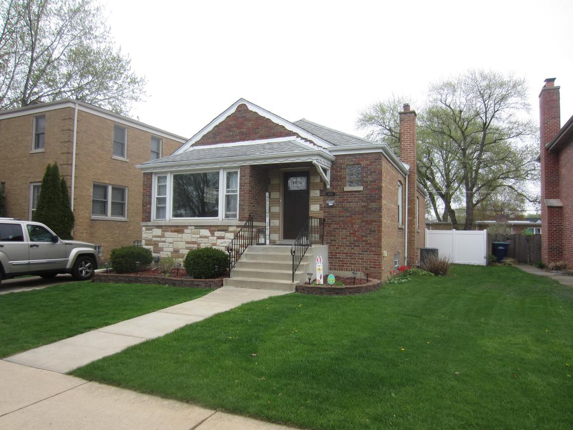9707 S Harding Ave., Evergreen Park, IL 60805
