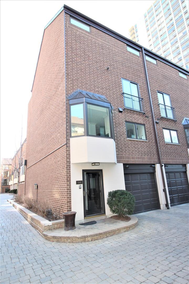 1342 N Sutton Pl., Chicago, IL 60610