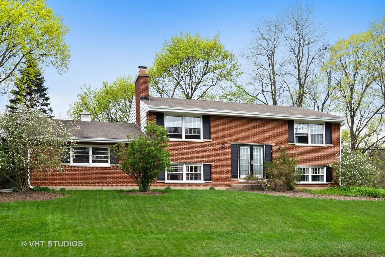 1102 Westhaven Dr., Wheaton, IL 60189