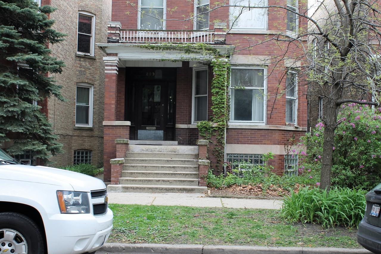 2036 W Hutchinson St., Chicago, IL 60618