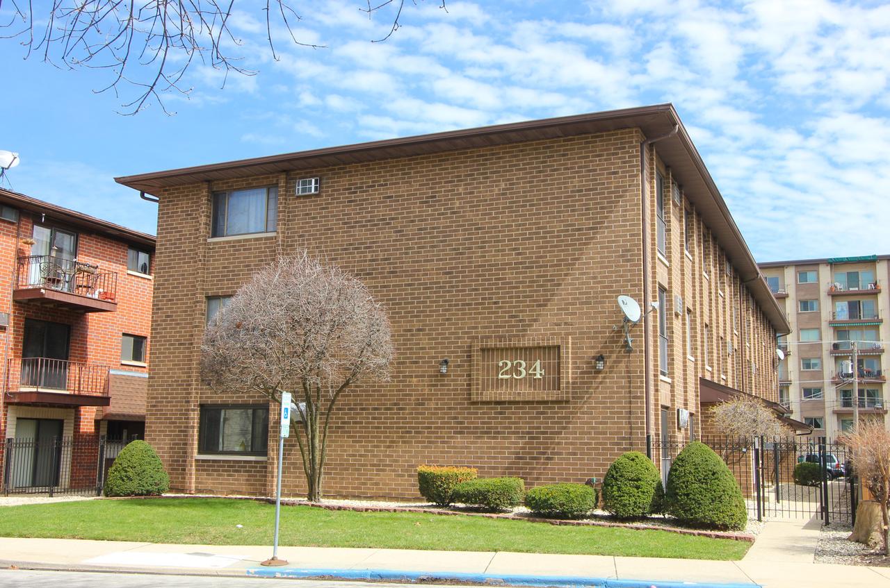 234 Circle Ave. #3D, Forest Park, IL 60130
