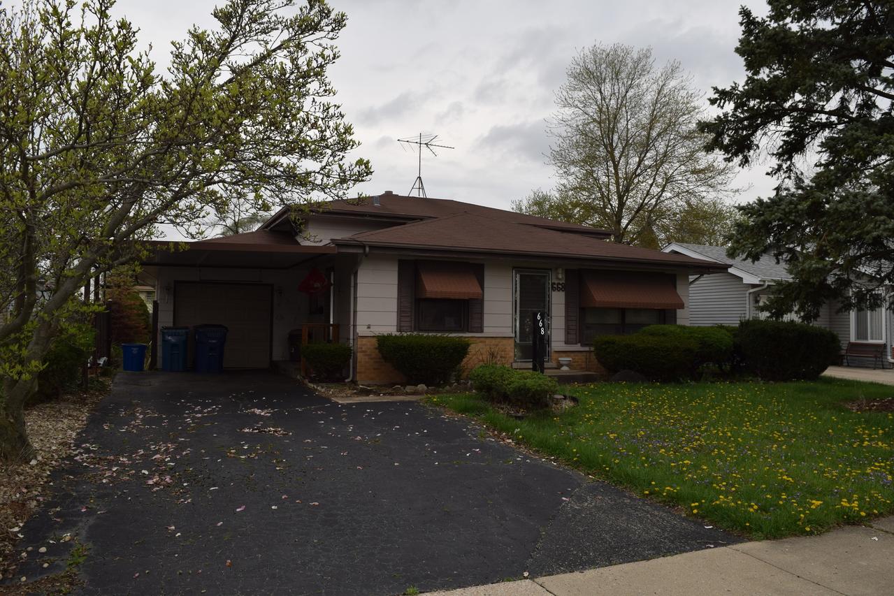 668 W Lake Park Dr., Addison, IL 60101