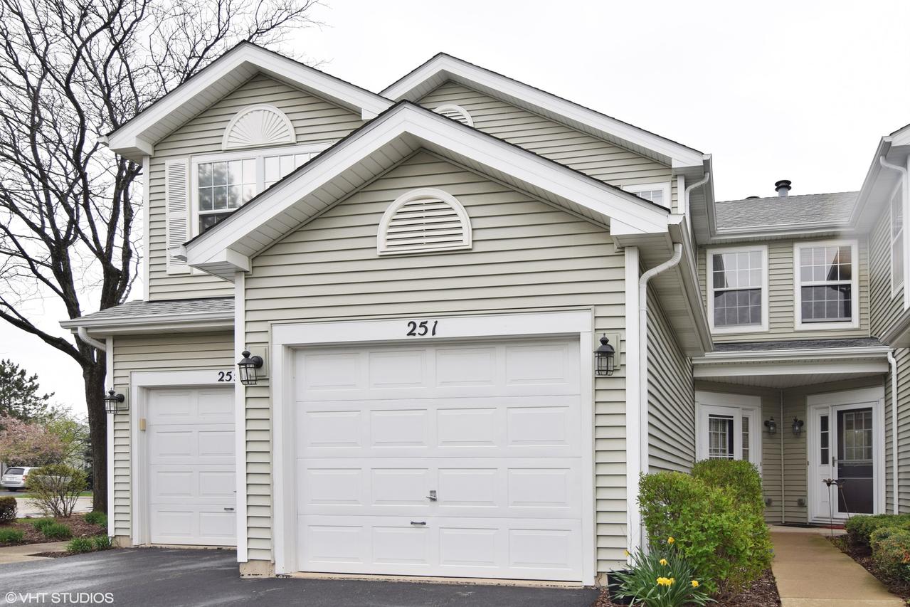 251 Meribel Ct., Schaumburg, IL 60194