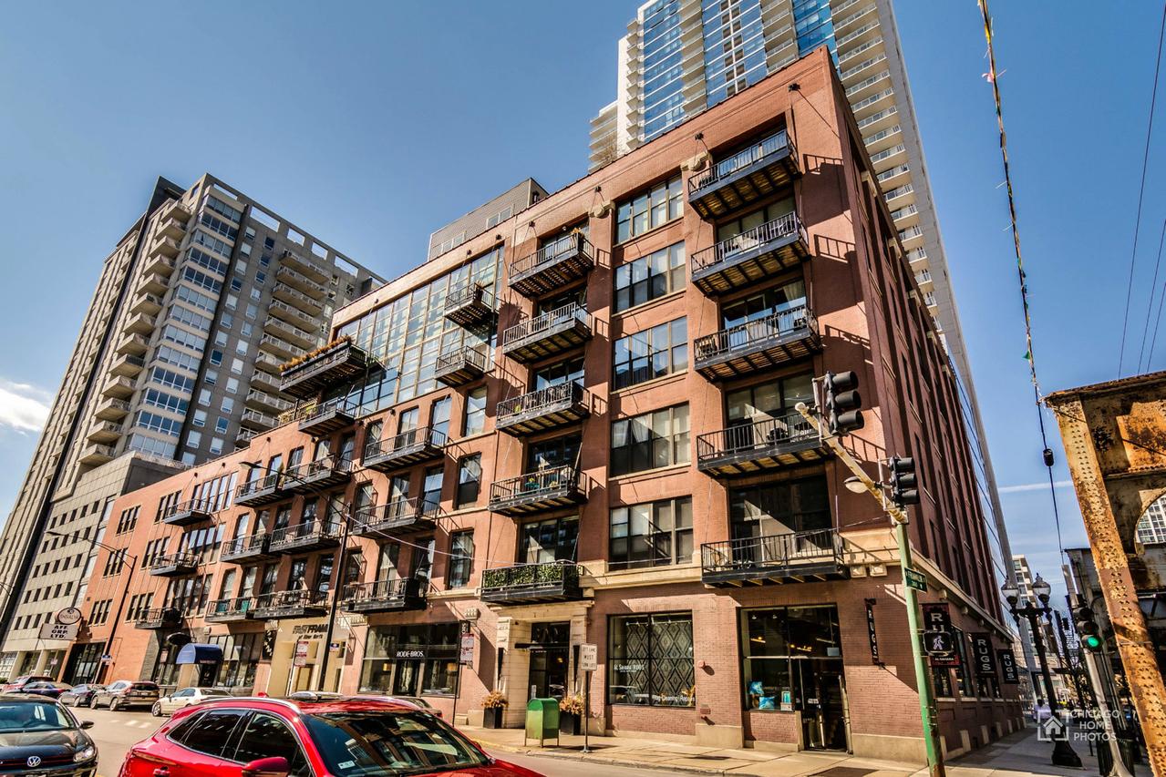 300 W Grand Ave. #304, Chicago, IL 60654