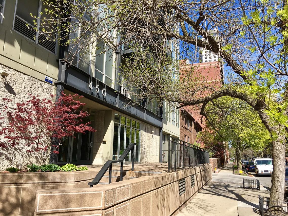 450 W Briar Pl. #7H, Chicago, IL 60657