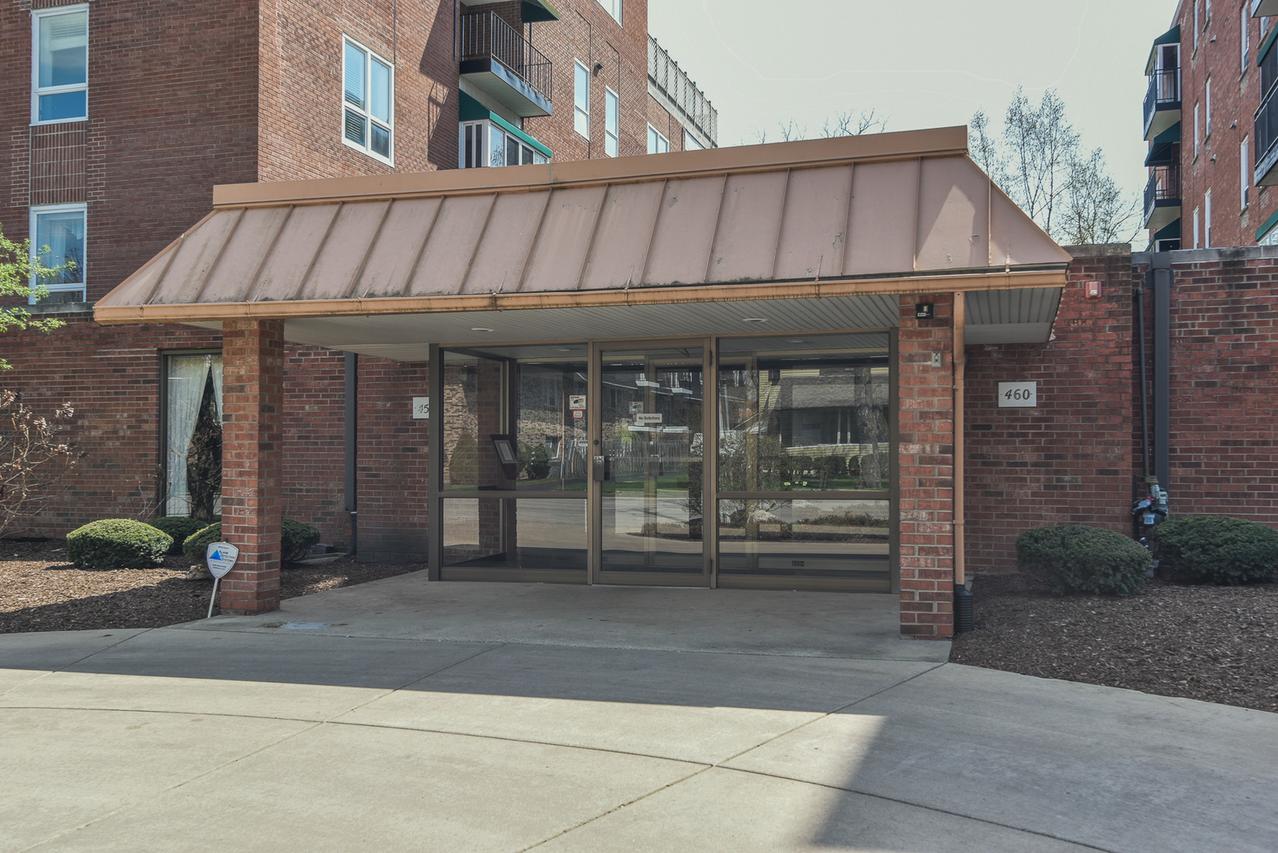 460 W Downer Pl. #2A, Aurora, IL 60506