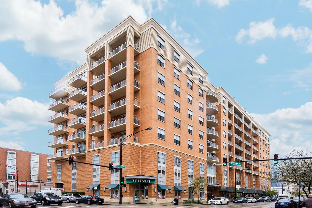 950 W Monroe St. #404, Chicago, IL 60607