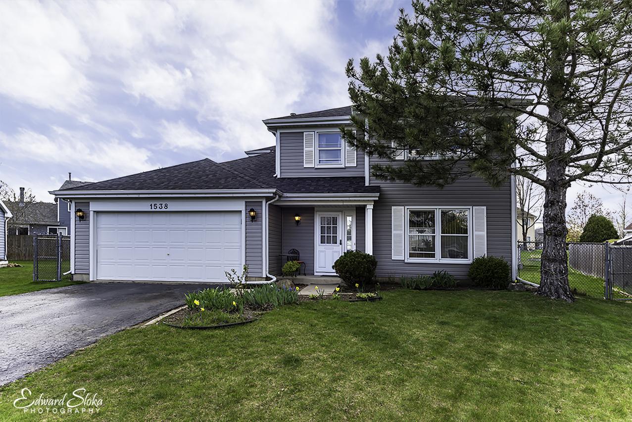 1538 Hollytree Ln., Crystal Lake, IL 60014