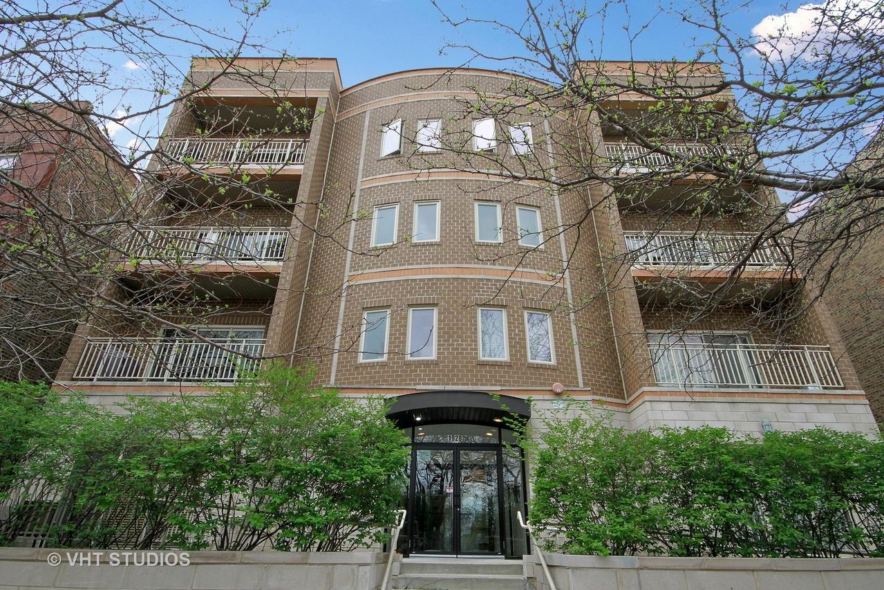 1928 N Kedzie Ave. #206, Chicago, IL 60647