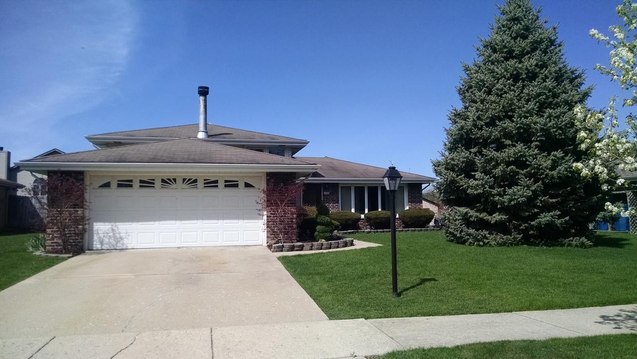 10548 S Tod Dr., Palos Hills, IL 60465