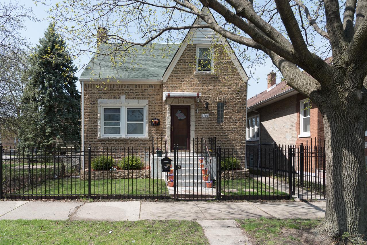 2704 N Menard Ave., Chicago, IL 60639