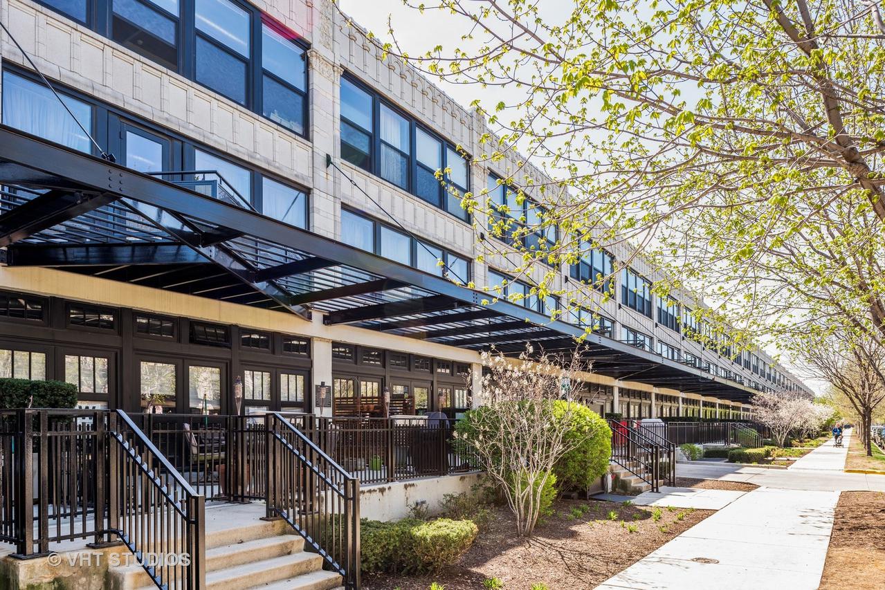 1001 W 15th St. #215, Chicago, IL 60608