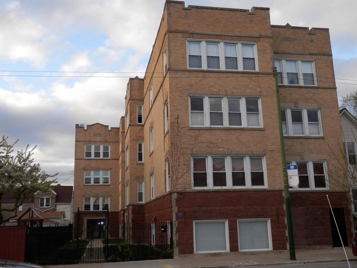 3040 W Diversey Ave. #2S, Chicago, IL 60647