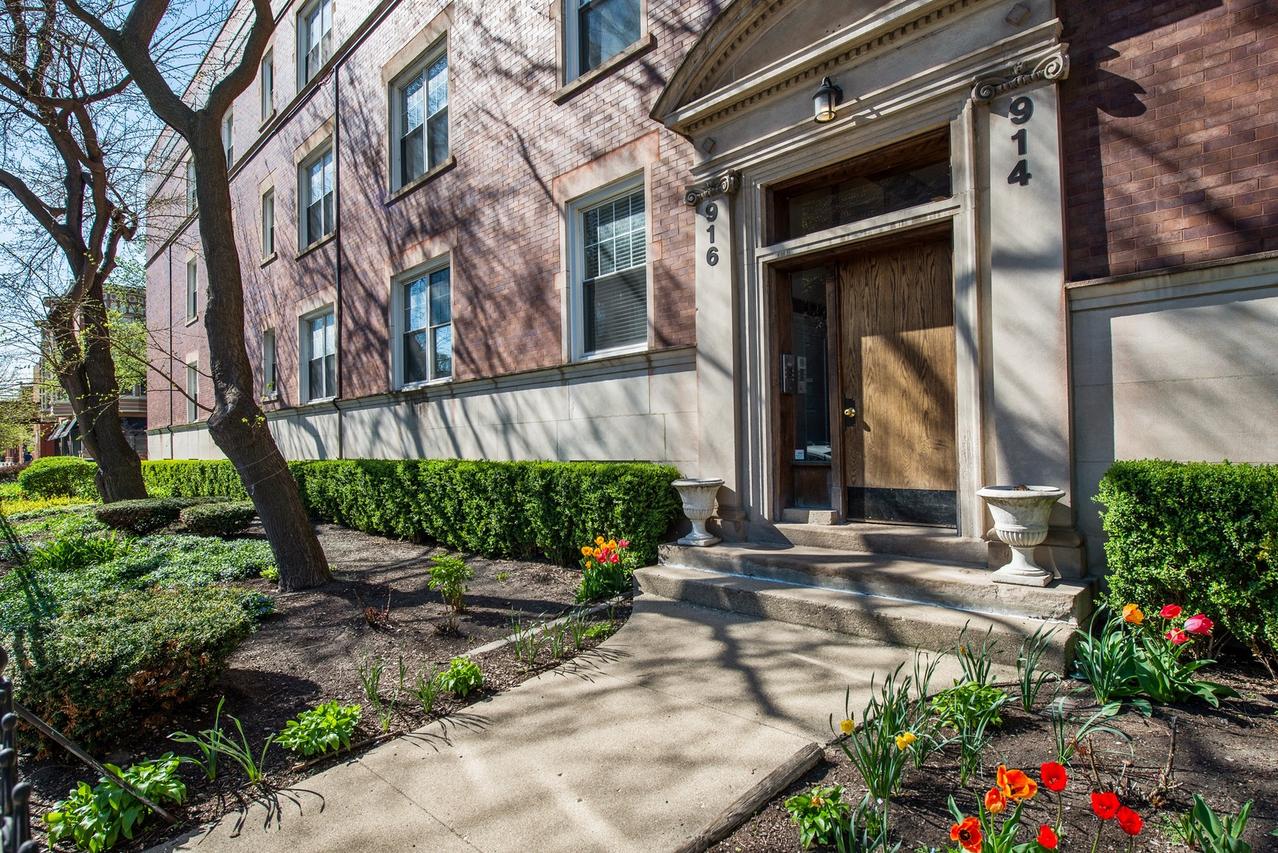 916 W Grace St. #1, Chicago, IL 60613