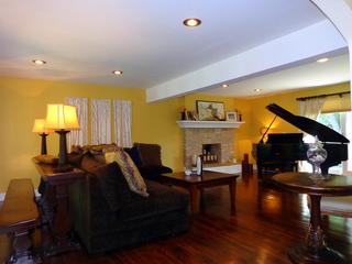1107 Regency Ln., Libertyville, IL 60048