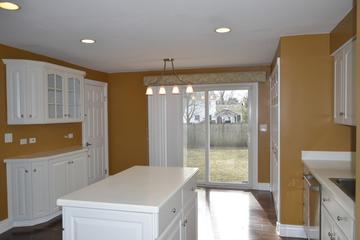 1107 Regency Ln., Libertyville, IL 60048