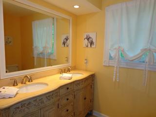 1107 Regency Ln., Libertyville, IL 60048