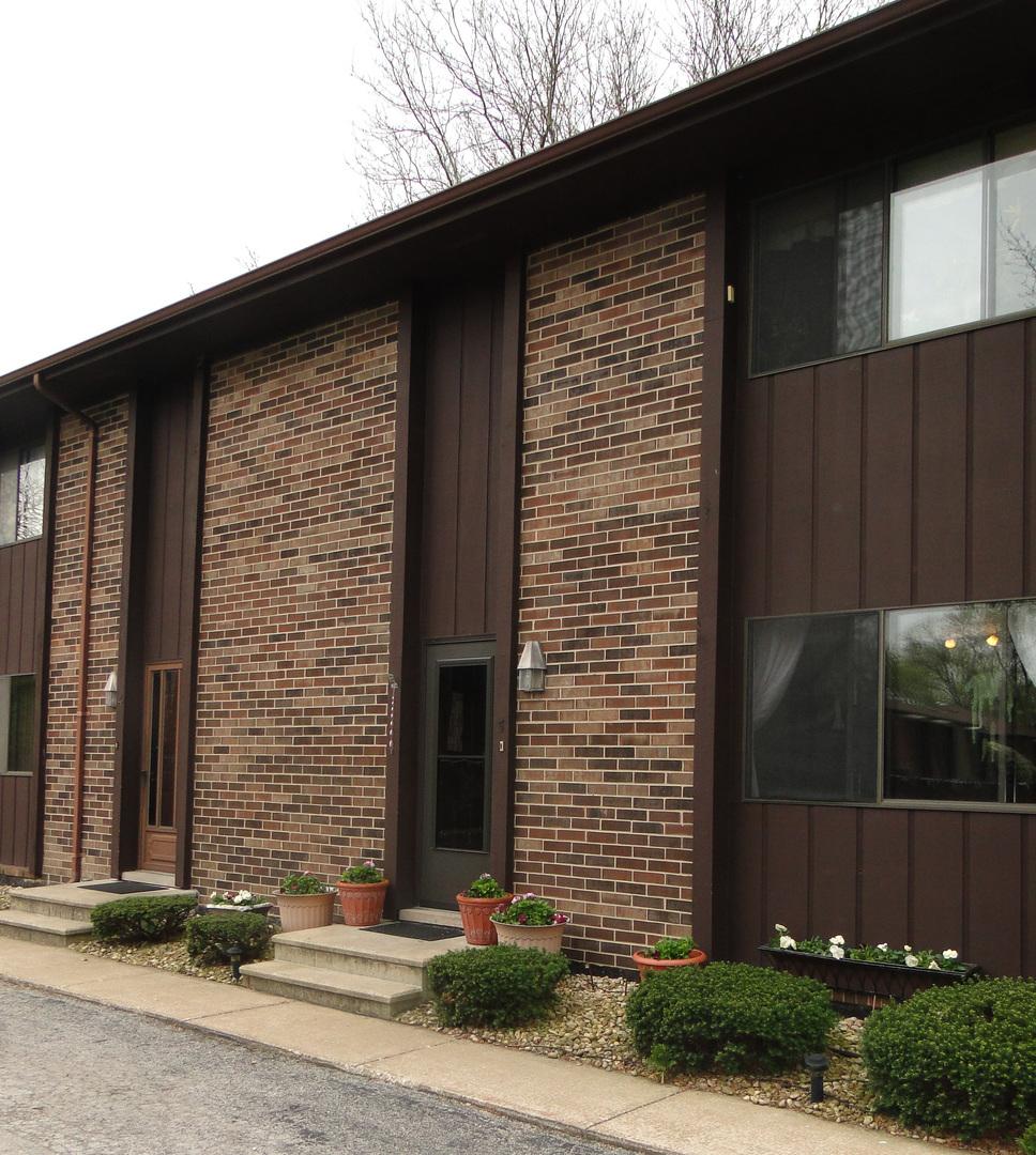 15804 Laramie Ave. #5, Oak Forest, IL 60452
