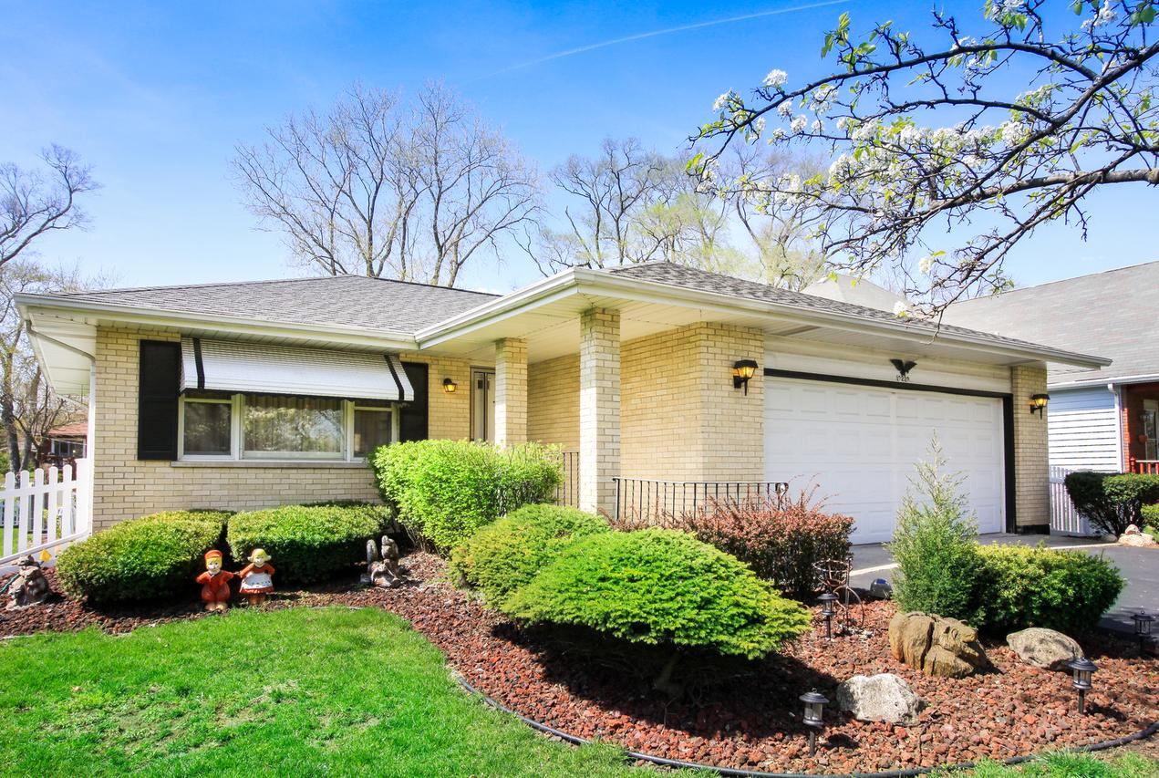 10220 Charles Ave., Palos Hills, IL 60465