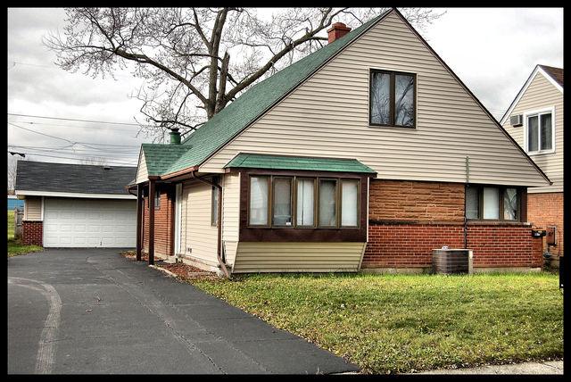 17138 Oakwood Ave., Lansing, IL 60438
