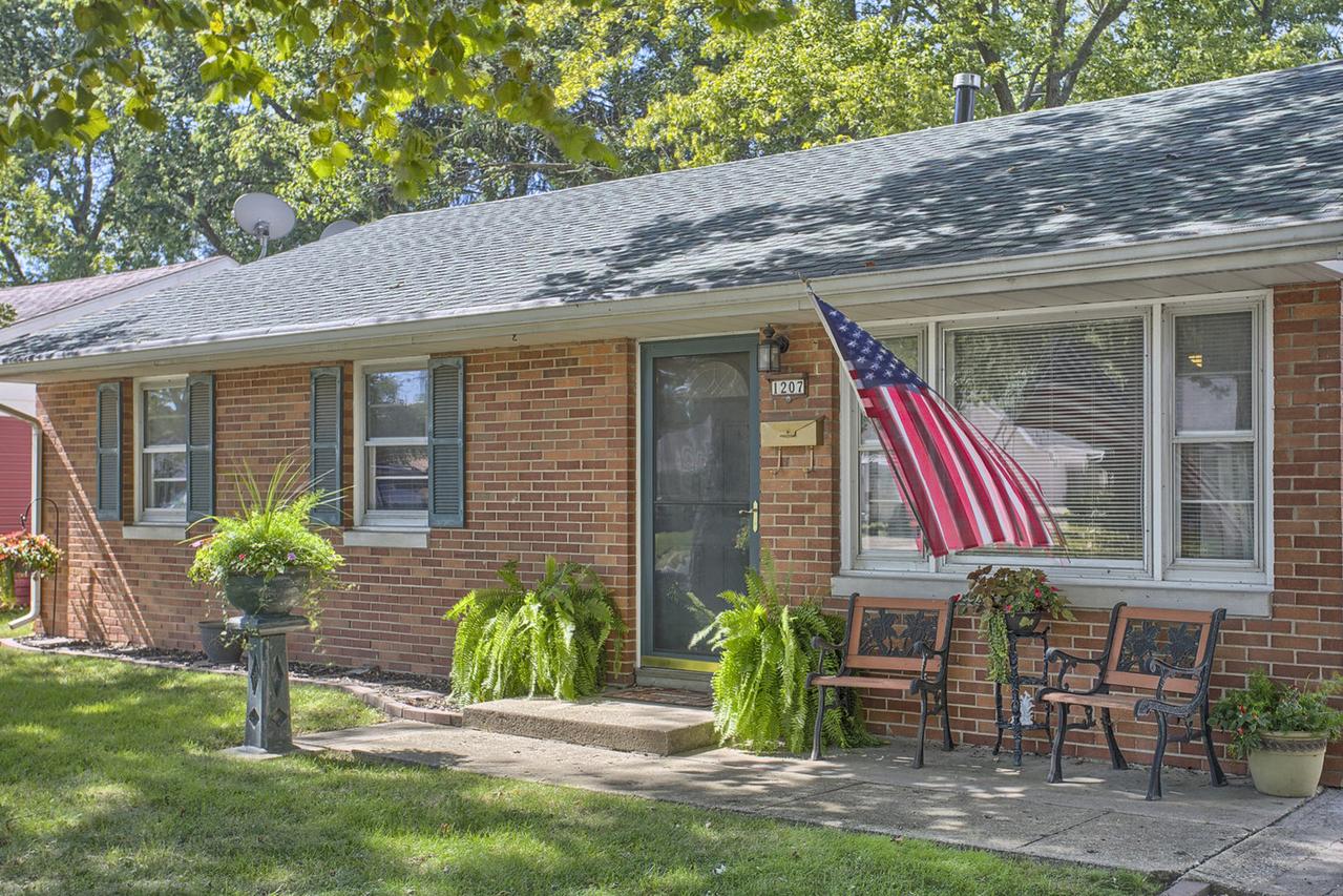 1207 Williamsburg Dr., Champaign, IL 61821