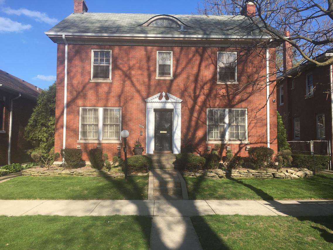 8235 S Paxton Ave., Chicago, IL 60617
