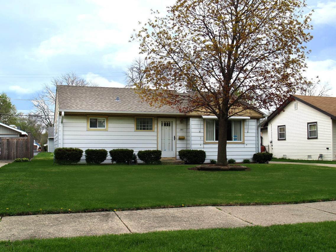 2817 S 13th Ave., Broadview, IL 60155
