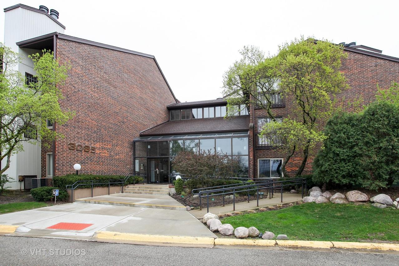 3085 Pheasant Creek Dr. #316, Northbrook, IL 60062