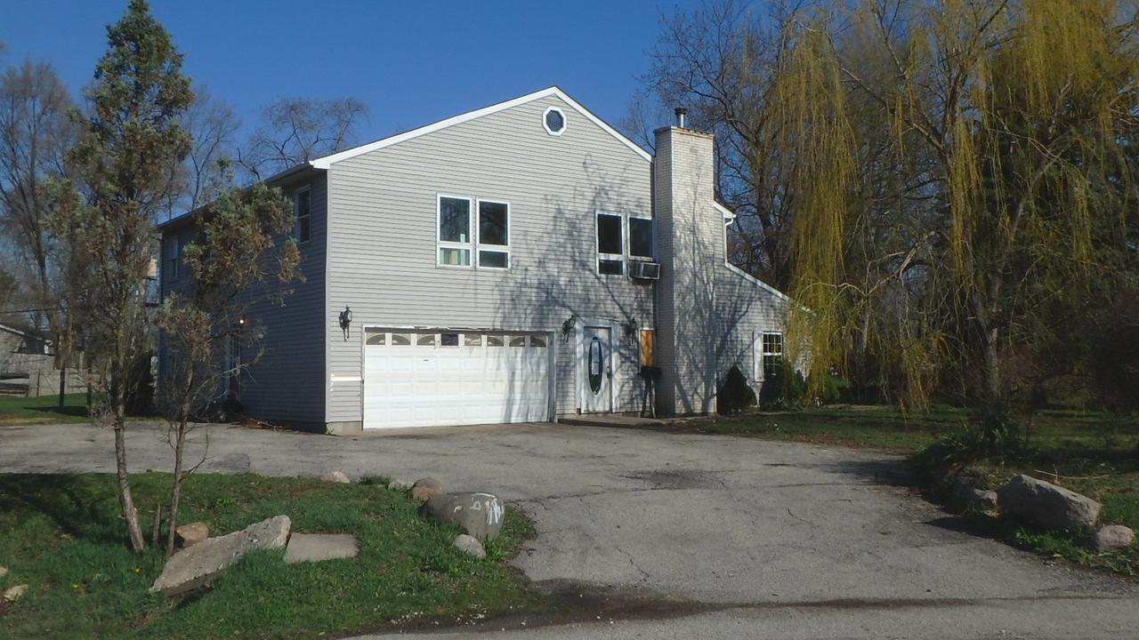 2100 Country Ln., Mchenry, IL 60051
