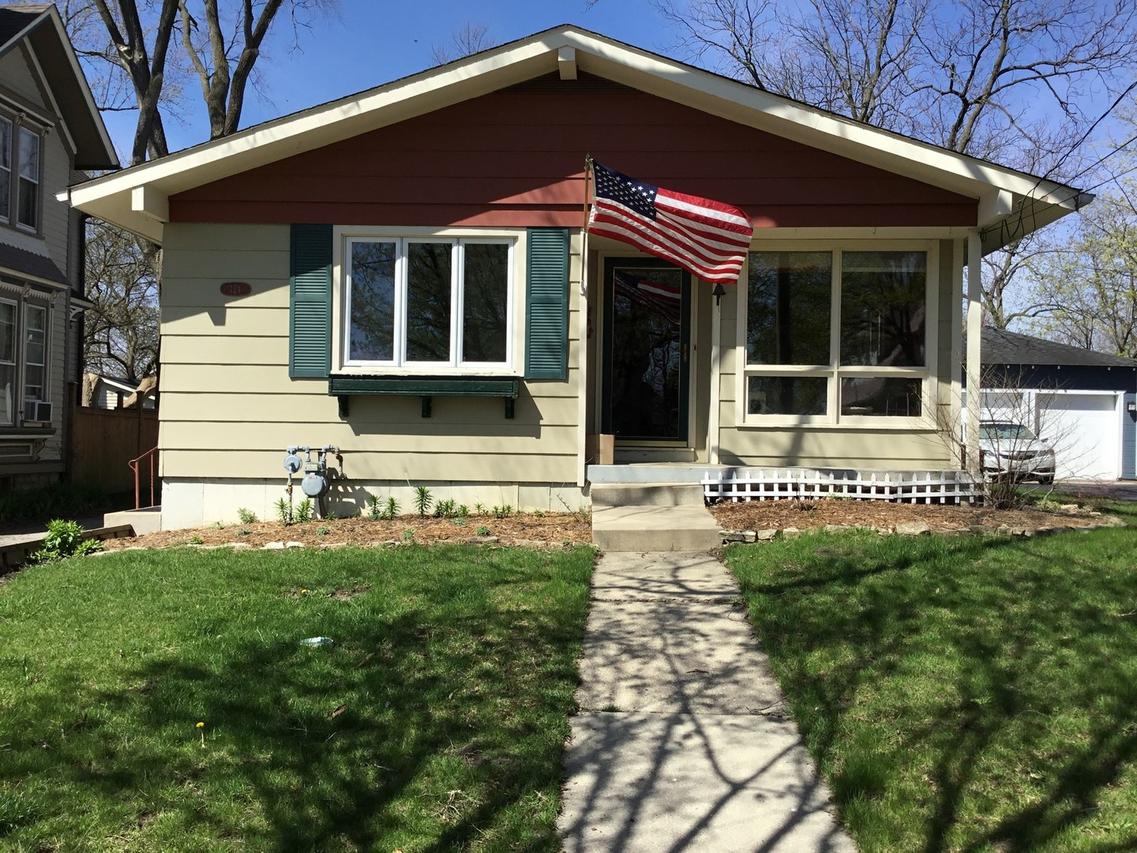 124 Raymond Ave., Barrington, IL 60010