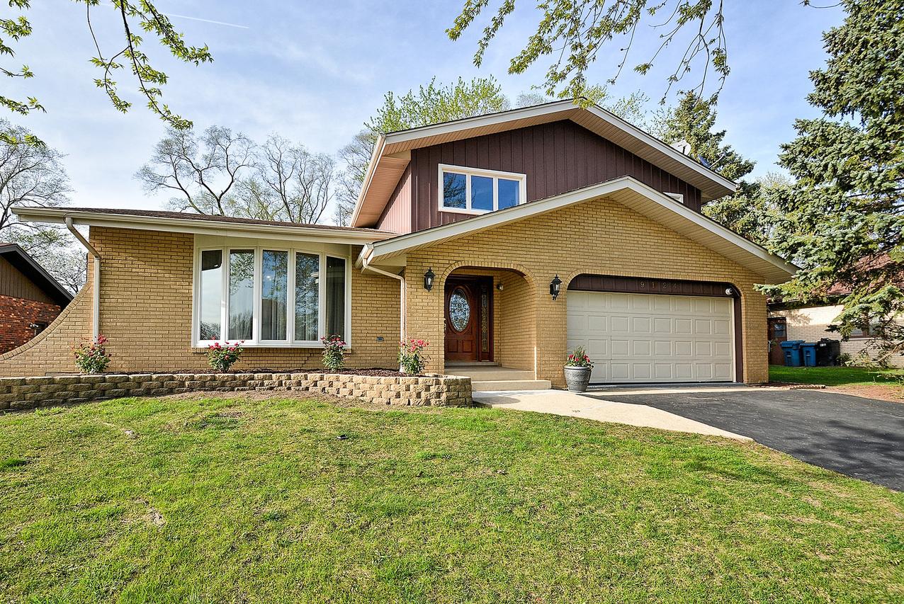 9124 Windsor Dr., Palos Hills, IL 60465