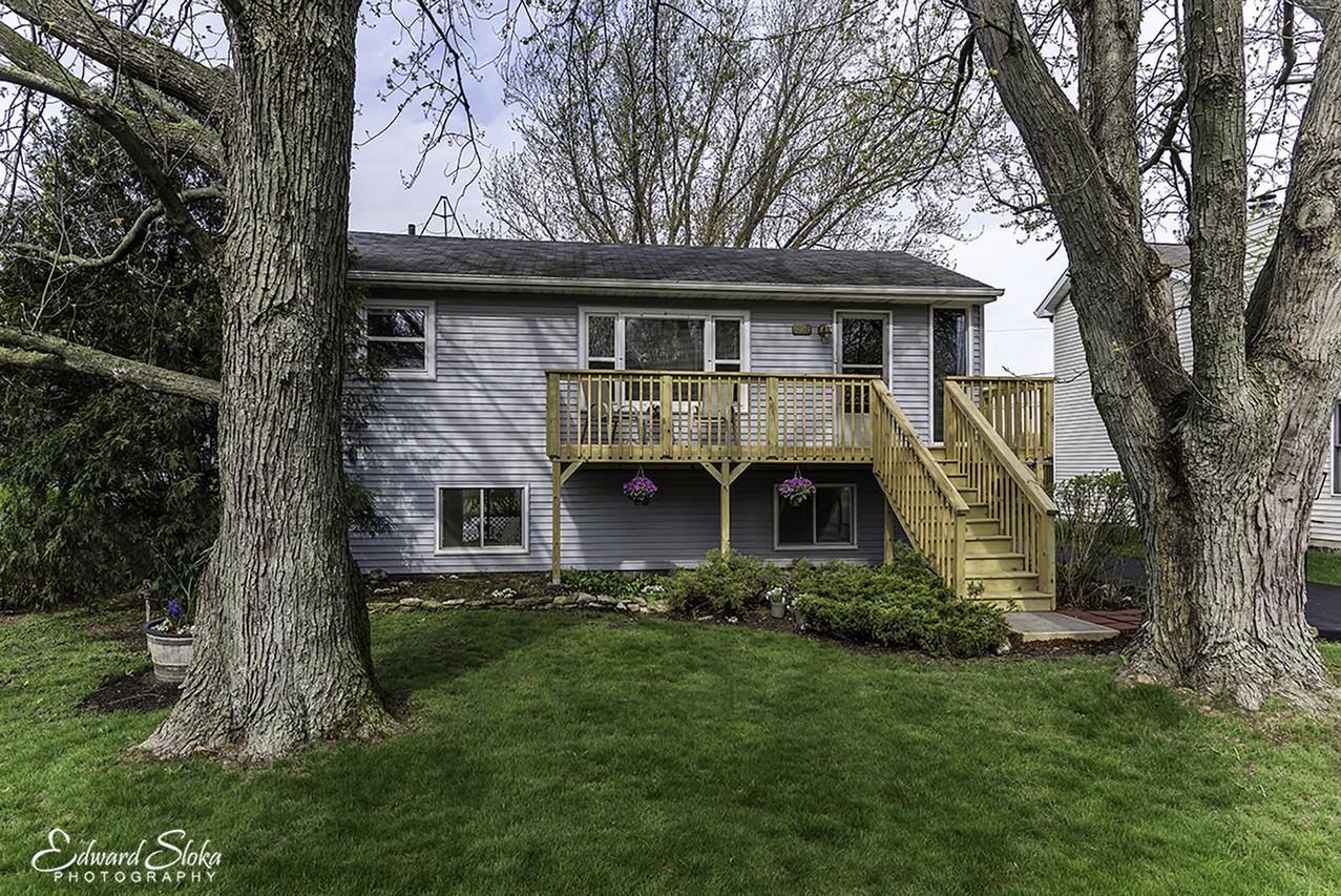 5811 Greenview Rd., Oakwood Hills, IL 60013