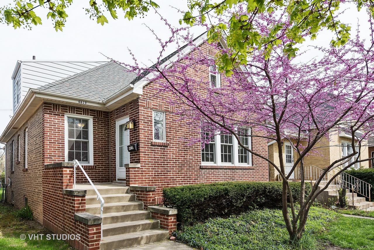 6619 N Whipple St., Chicago, IL 60645