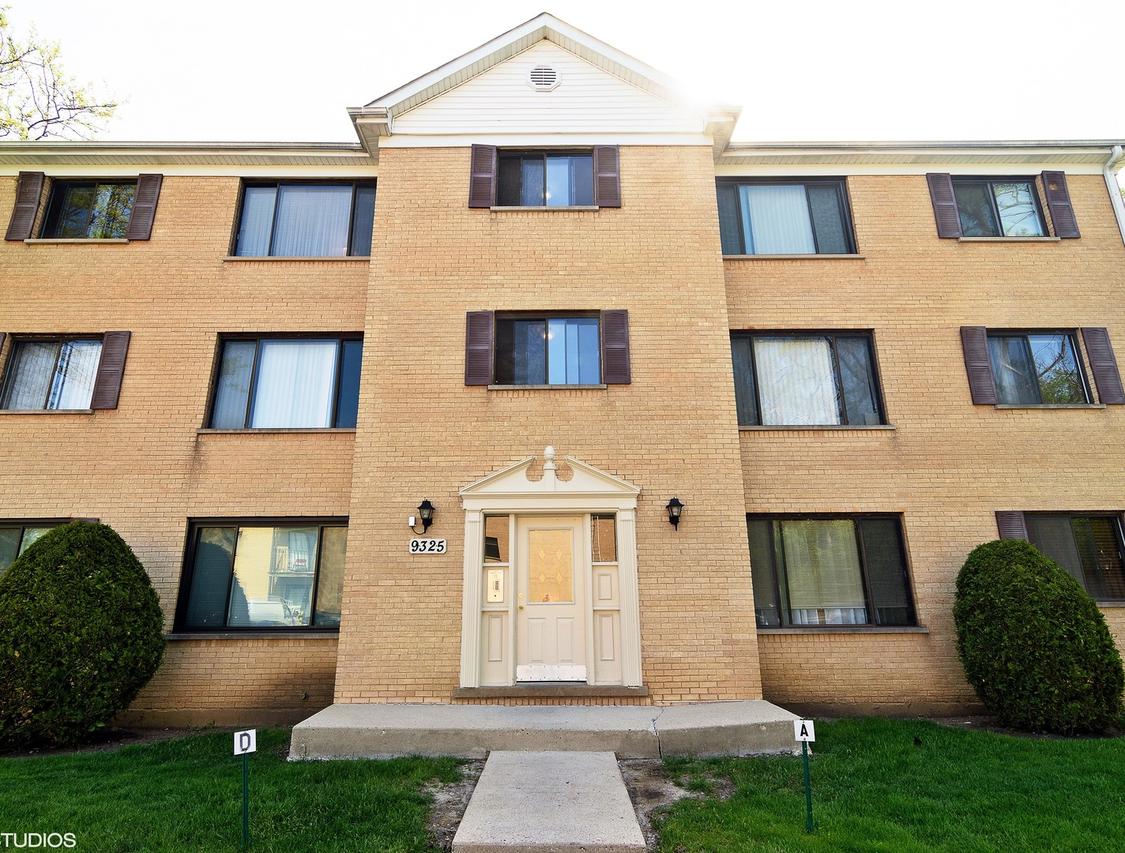 9325 Hamilton Ct. #F, Des Plaines, IL 60016