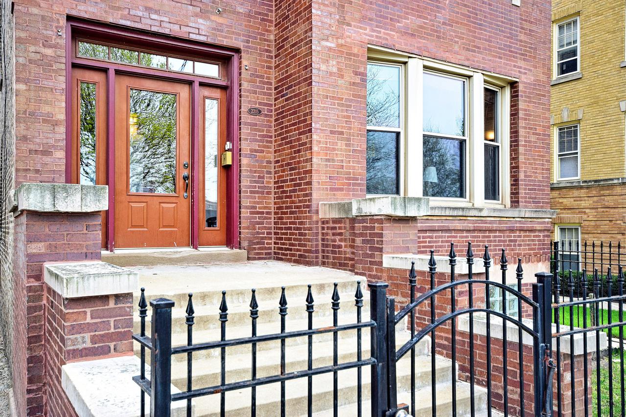 2215 W Montrose Ave. #1, Chicago, IL 60618