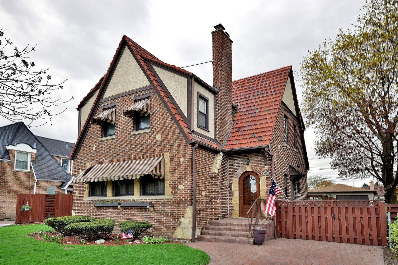 5834 N Odell Ave., Chicago, IL 60631