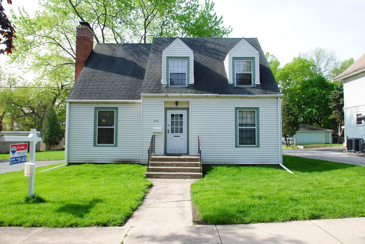320 W Park Ave., Aurora, IL 60506