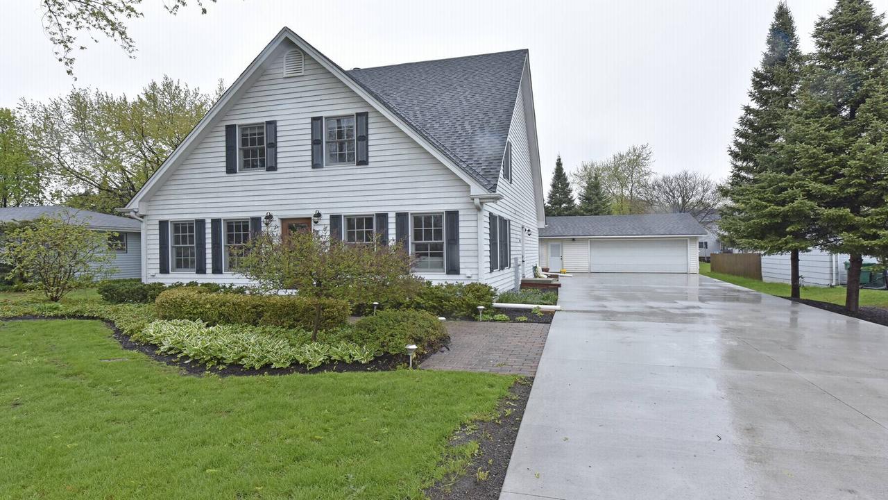 3474 Woodlawn Ave., Gurnee, IL 60031