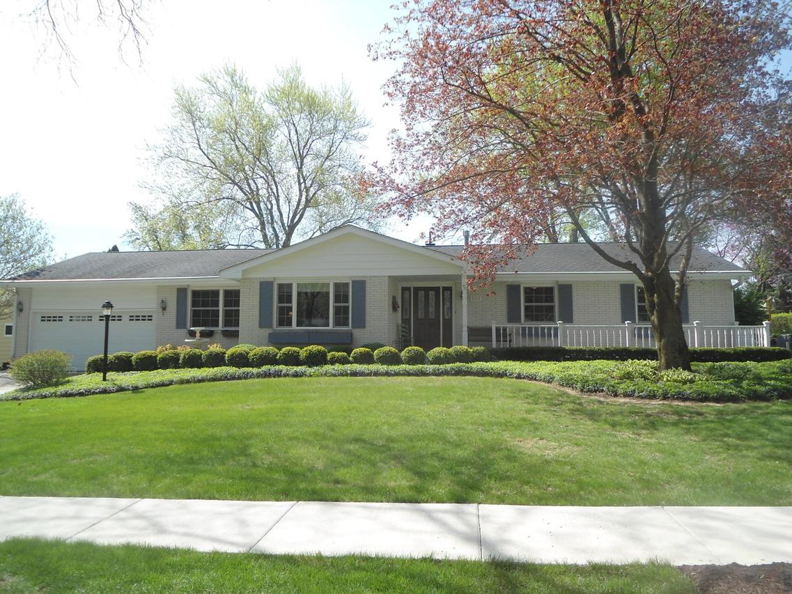 120 Manor Dr., Dekalb, IL 60115