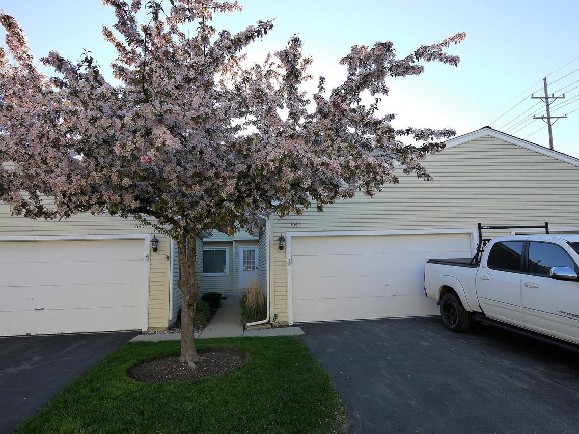 1647 Mulligan Dr., Naperville, IL 60563