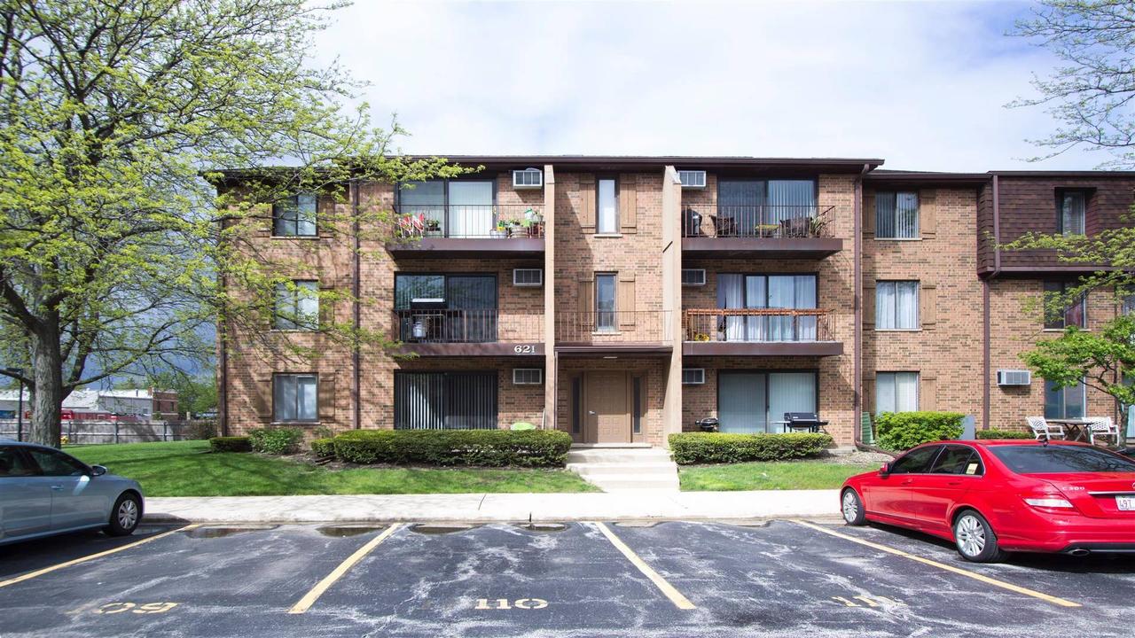 621 N Briar Hill Ln. #4, Addison, IL 60101