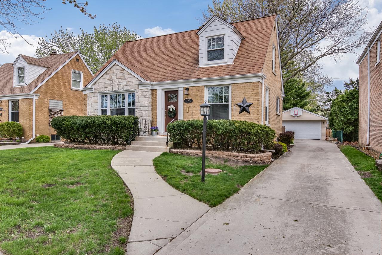 2347 S 6th Ave., North Riverside, IL 60546