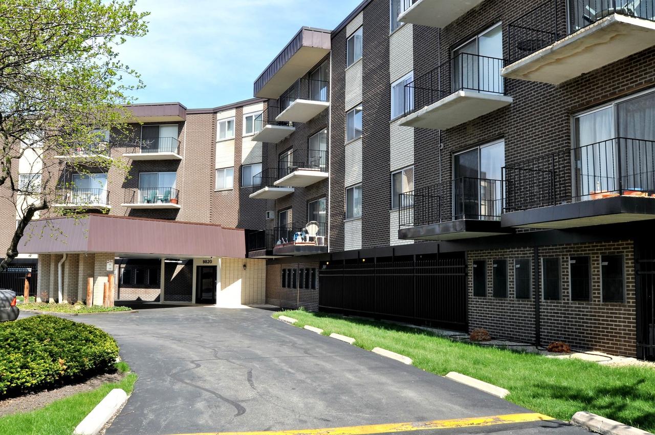 9820 S Pulaski Rd. #216, Oak Lawn, IL 60453