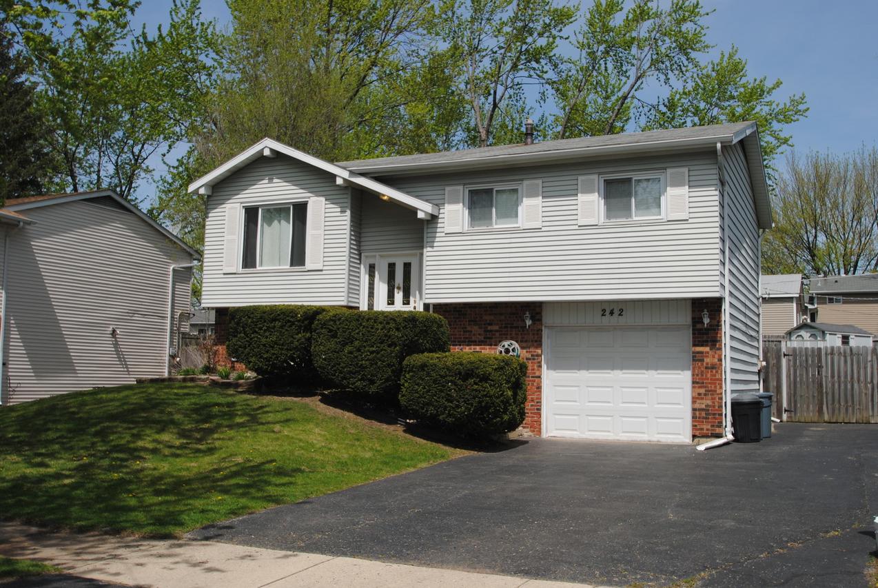 242 Northridge Ave., Bolingbrook, IL 60440