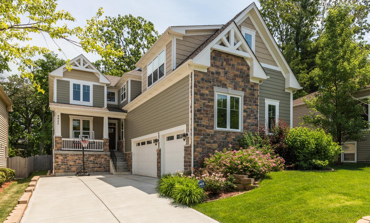5607 Hillcrest Rd., Downers Grove, IL 60516