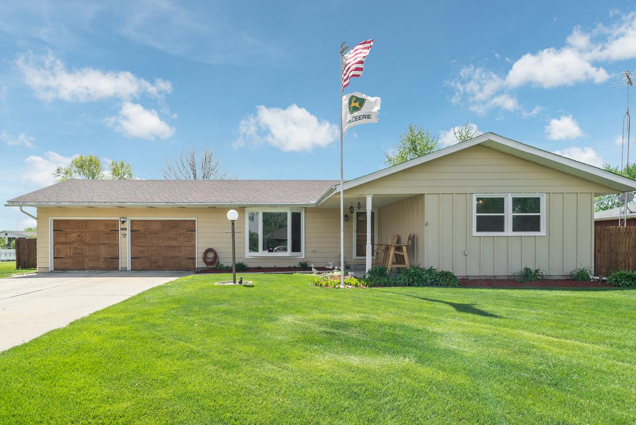 1145 E 3rd St., Coal City, IL 60416