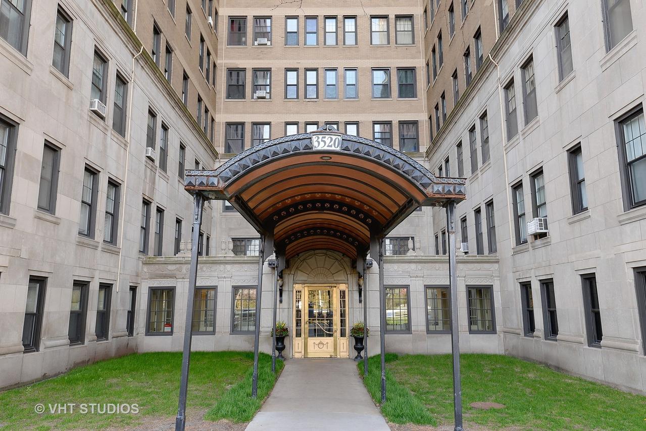 3520 N Lake Shore Dr. #2F, Chicago, IL 60657